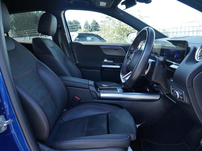 MERCEDES-BENZ Eqa Photo 30