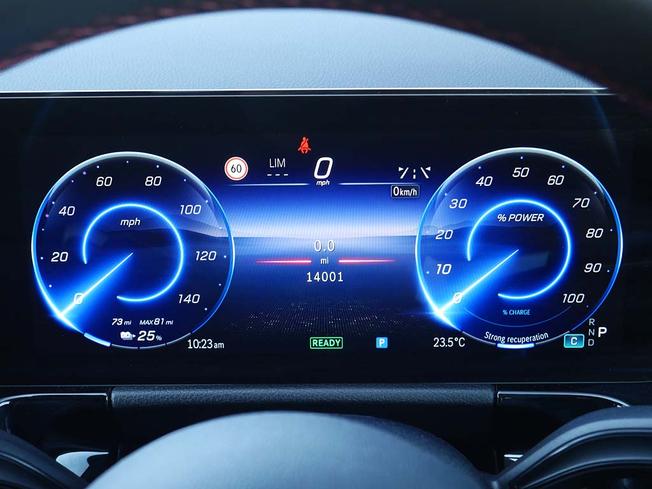 MERCEDES-BENZ Eqa Photo 4