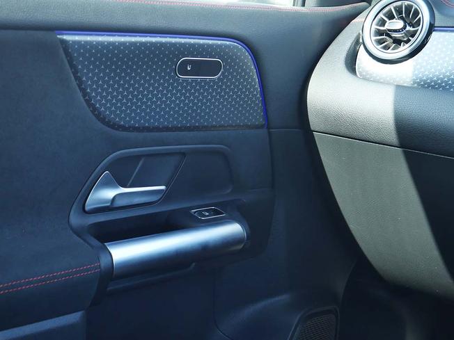 MERCEDES-BENZ Eqa Photo 40