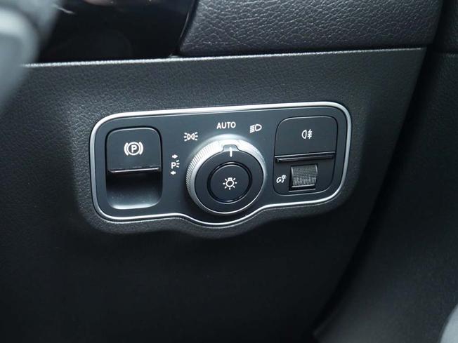 MERCEDES-BENZ Eqa Photo 12