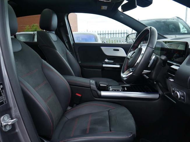 MERCEDES-BENZ Eqa Photo 32