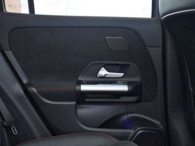MERCEDES-BENZ Eqa Photo 36