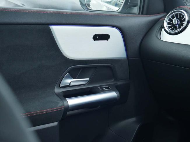 MERCEDES-BENZ Eqa Photo 41