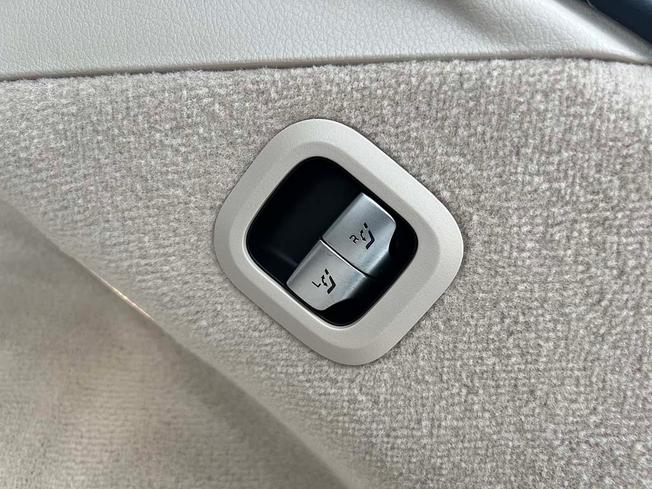 MERCEDES-BENZ Eqs Photo 23