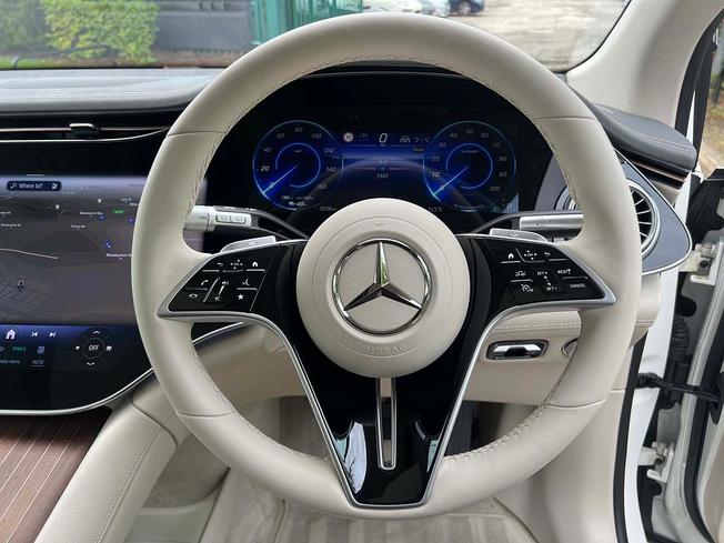 MERCEDES-BENZ Eqs Photo 26