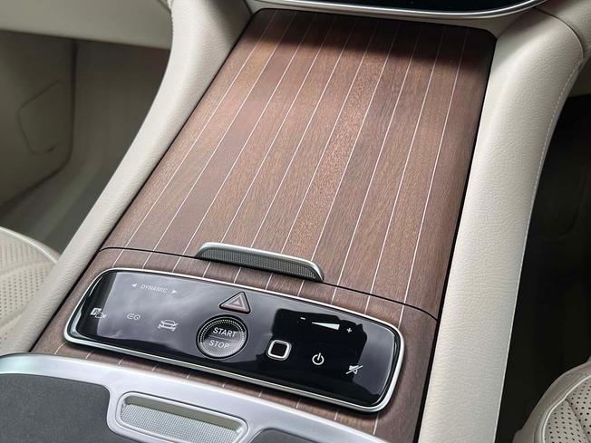 MERCEDES-BENZ Eqs Photo 38