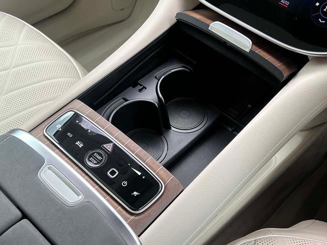 MERCEDES-BENZ Eqs Photo 39