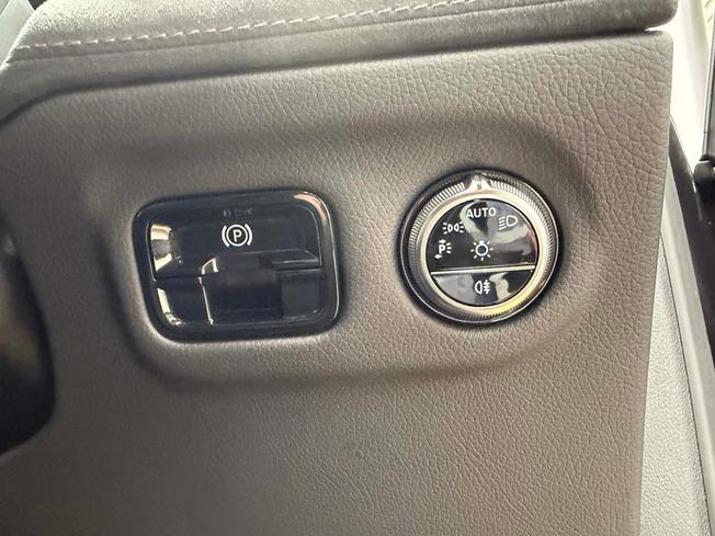 MERCEDES-BENZ Eqe Photo 25
