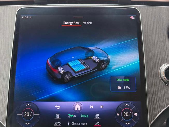 MERCEDES-BENZ Eqe Photo 36