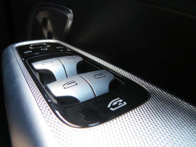 MERCEDES-BENZ Eqe Photo 29