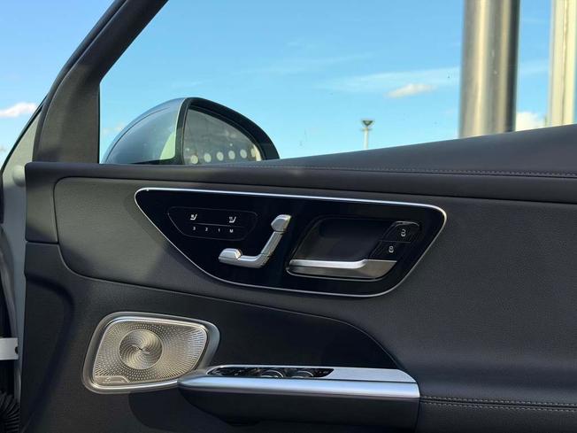 MERCEDES-BENZ Glc Photo 25