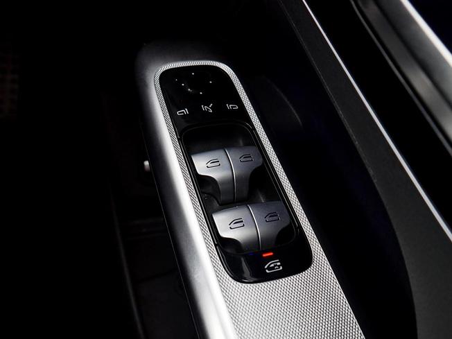 MERCEDES-BENZ Glc Photo 16