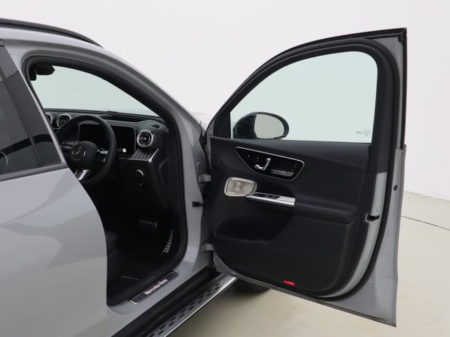 MERCEDES-BENZ GLC Photo 16