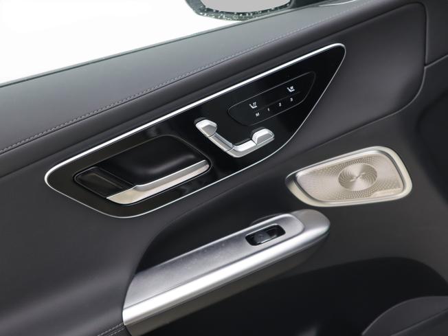 MERCEDES-BENZ GLC Photo 23