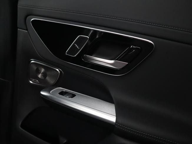 MERCEDES-BENZ GLC Photo 25