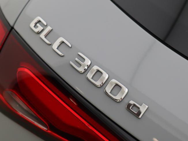 MERCEDES-BENZ GLC Photo 26