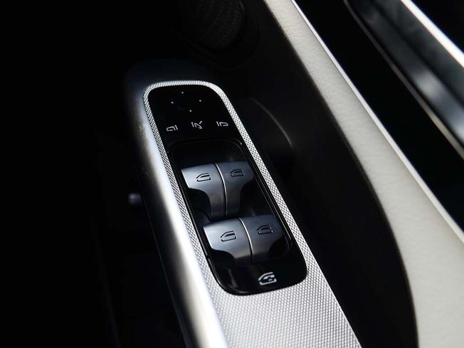 MERCEDES-BENZ Glc Photo 17