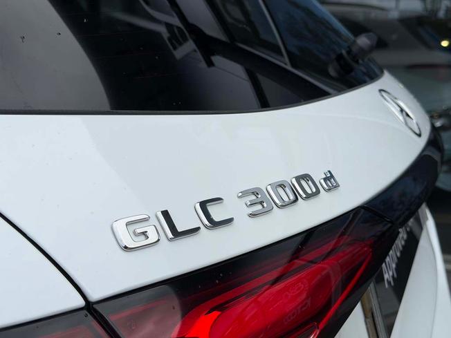 MERCEDES-BENZ Glc Photo 23