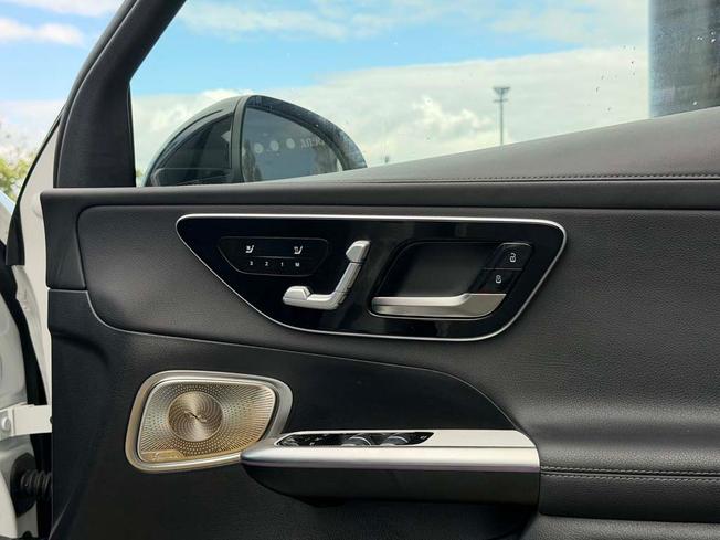 MERCEDES-BENZ Glc Photo 24