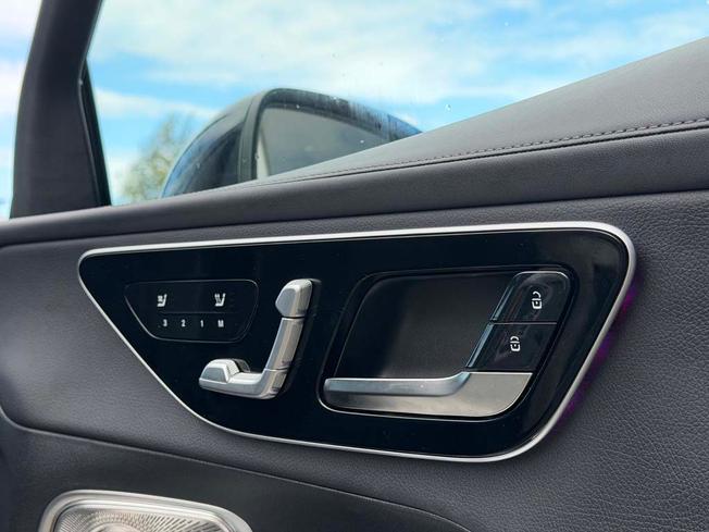 MERCEDES-BENZ Glc Photo 25