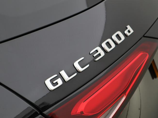 MERCEDES-BENZ Glc Photo 25