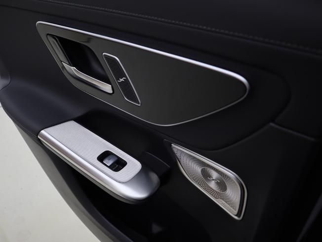 MERCEDES-BENZ Glc Photo 24
