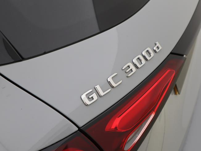 MERCEDES-BENZ Glc Photo 25