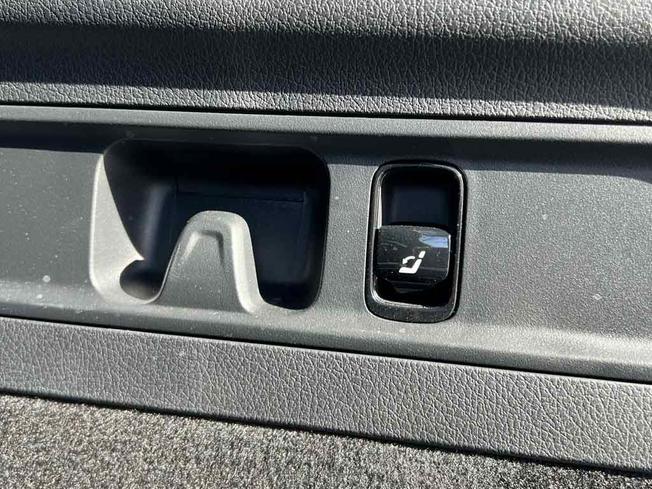 MERCEDES-BENZ Glc Photo 23