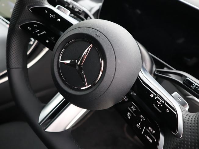 Mercedes-Benz GLC Photo 14
