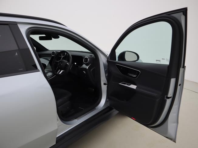Mercedes-Benz GLC Photo 16