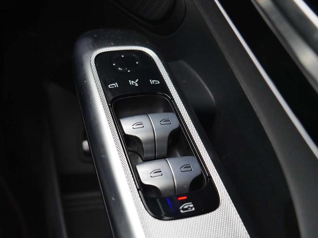 MERCEDES-BENZ Glc Photo 16