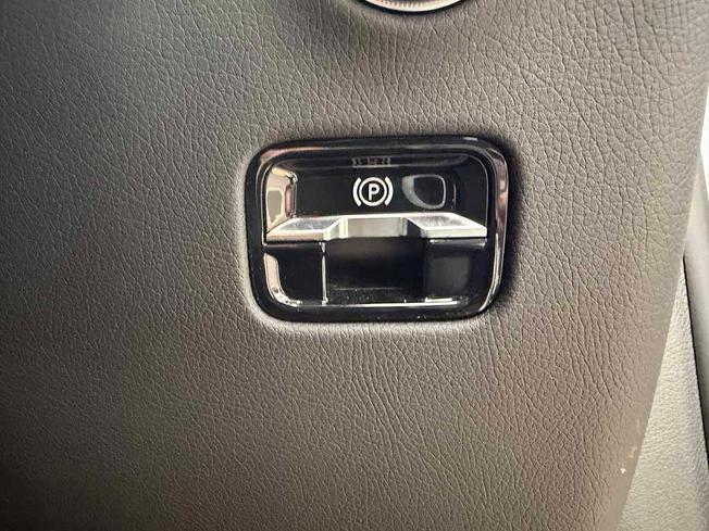 MERCEDES-BENZ Glc Photo 25