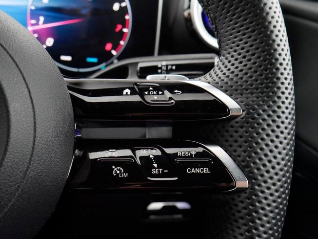 Mercedes-Benz GLC Photo 13