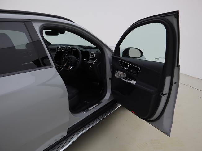 MERCEDES-BENZ GLC Photo 17