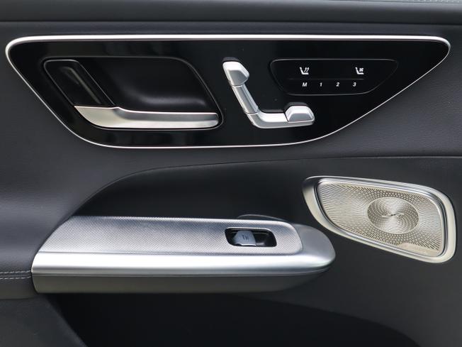MERCEDES-BENZ GLC Photo 25
