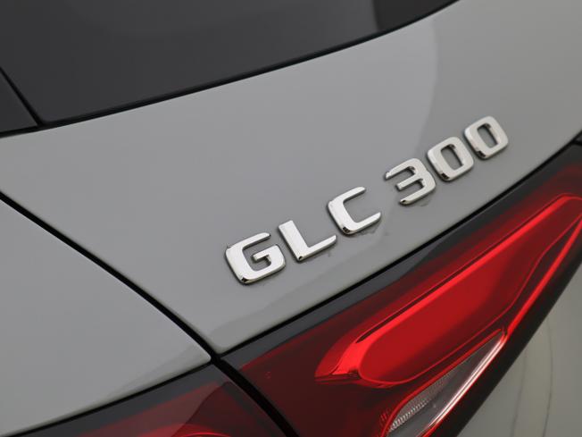 MERCEDES-BENZ GLC Photo 28