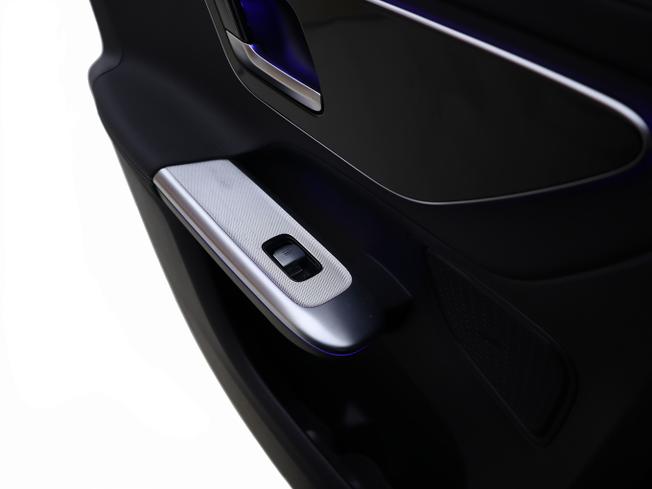 Mercedes-Benz GLC Photo 24