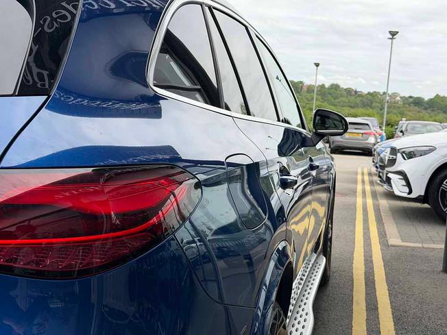 MERCEDES-BENZ GLC Photo 18
