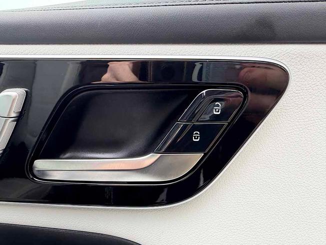 MERCEDES-BENZ GLC Photo 23