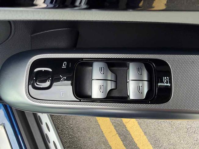 MERCEDES-BENZ GLC Photo 24