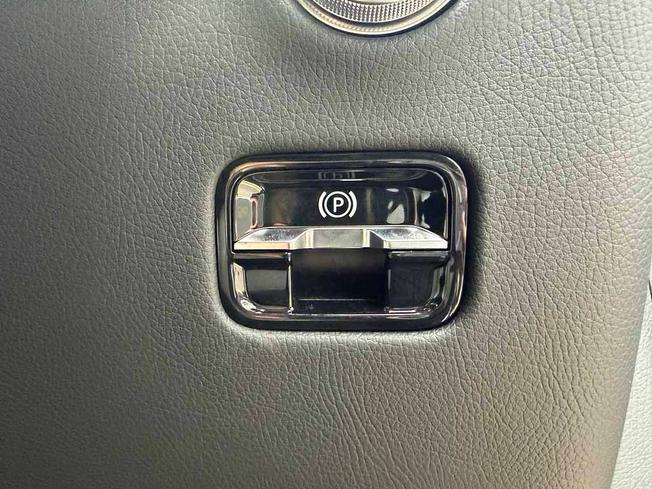 MERCEDES-BENZ GLC Photo 28