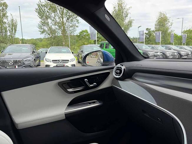 MERCEDES-BENZ GLC Photo 35