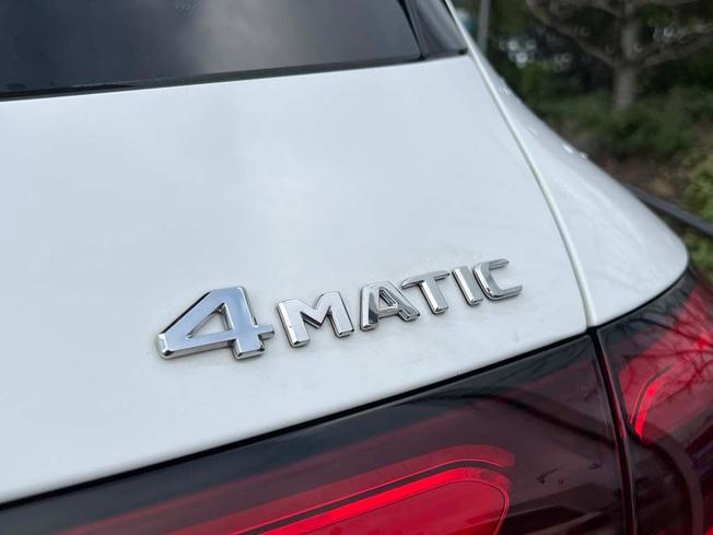 MERCEDES-BENZ Glc Photo 18