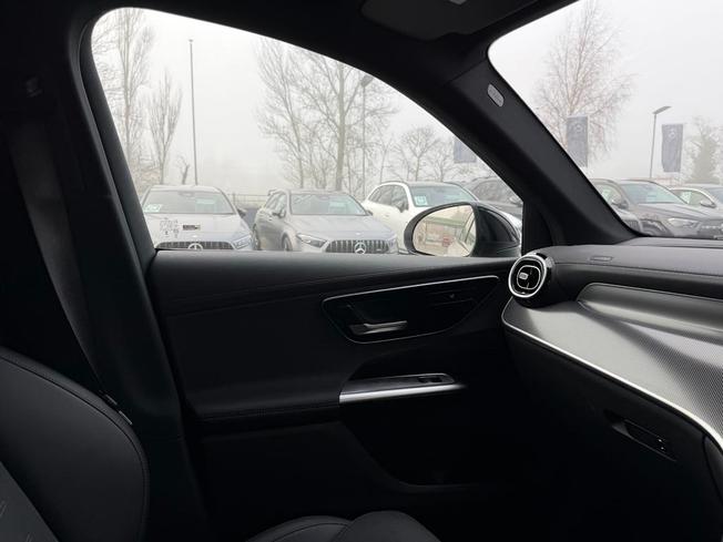 Mercedes-Benz GLC Photo 36