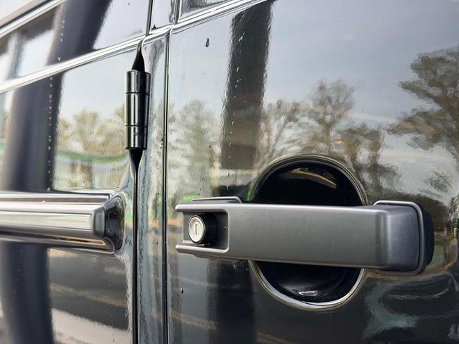 MERCEDES-BENZ G Class Photo 16