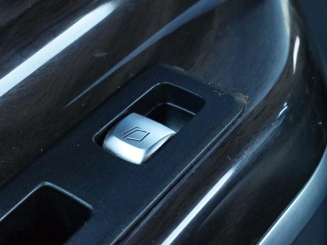 MERCEDES-BENZ Eqv Photo 39