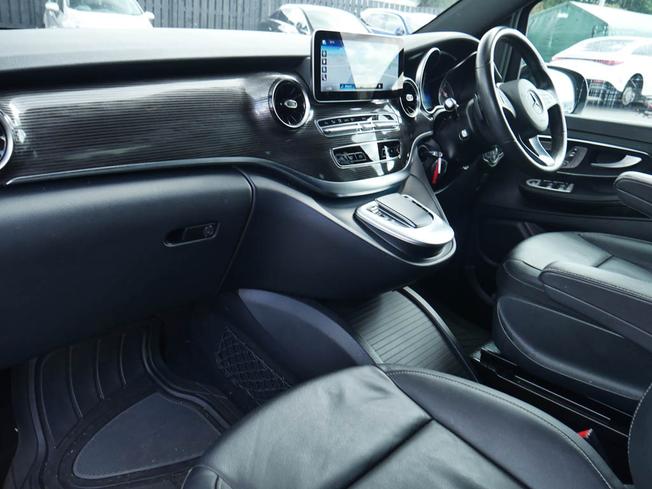 MERCEDES-BENZ Eqv Photo 3