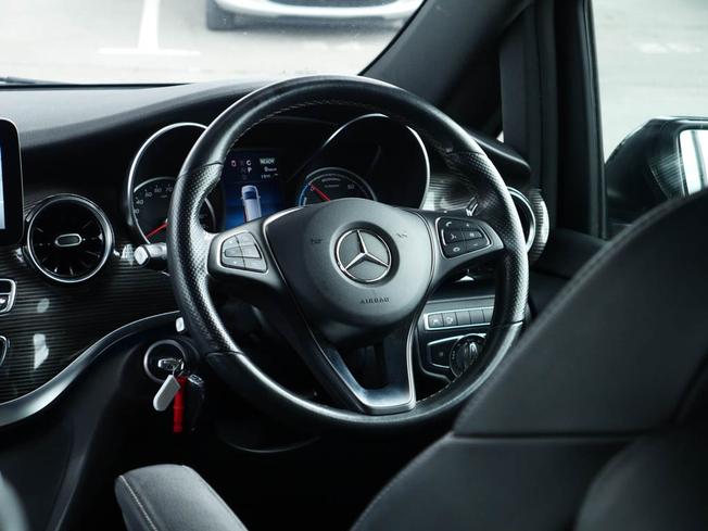 MERCEDES-BENZ Eqv Photo 37