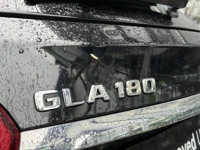 MERCEDES-BENZ GLA Photo 19