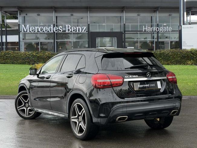 MERCEDES-BENZ GLA Photo 2